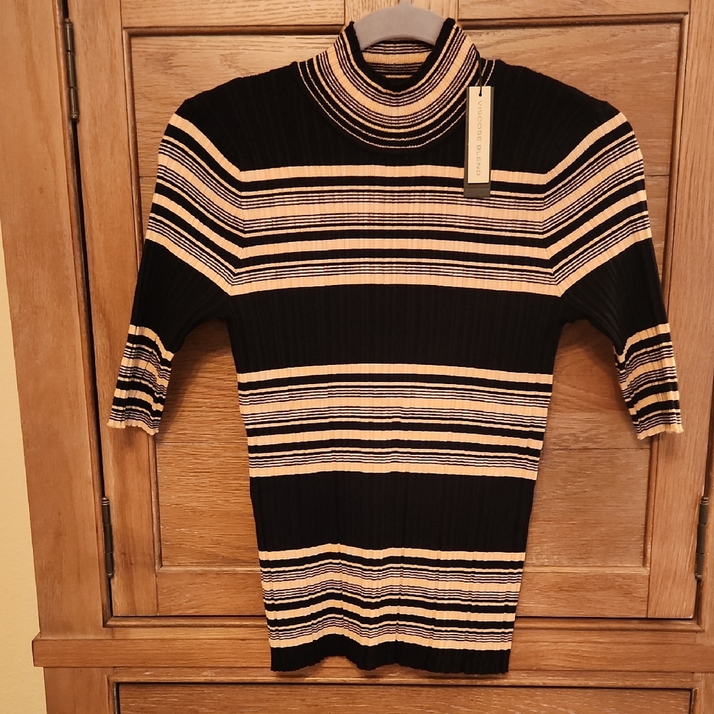 Lightweight Ribbed Sweater Size L - Picture 1 of 11